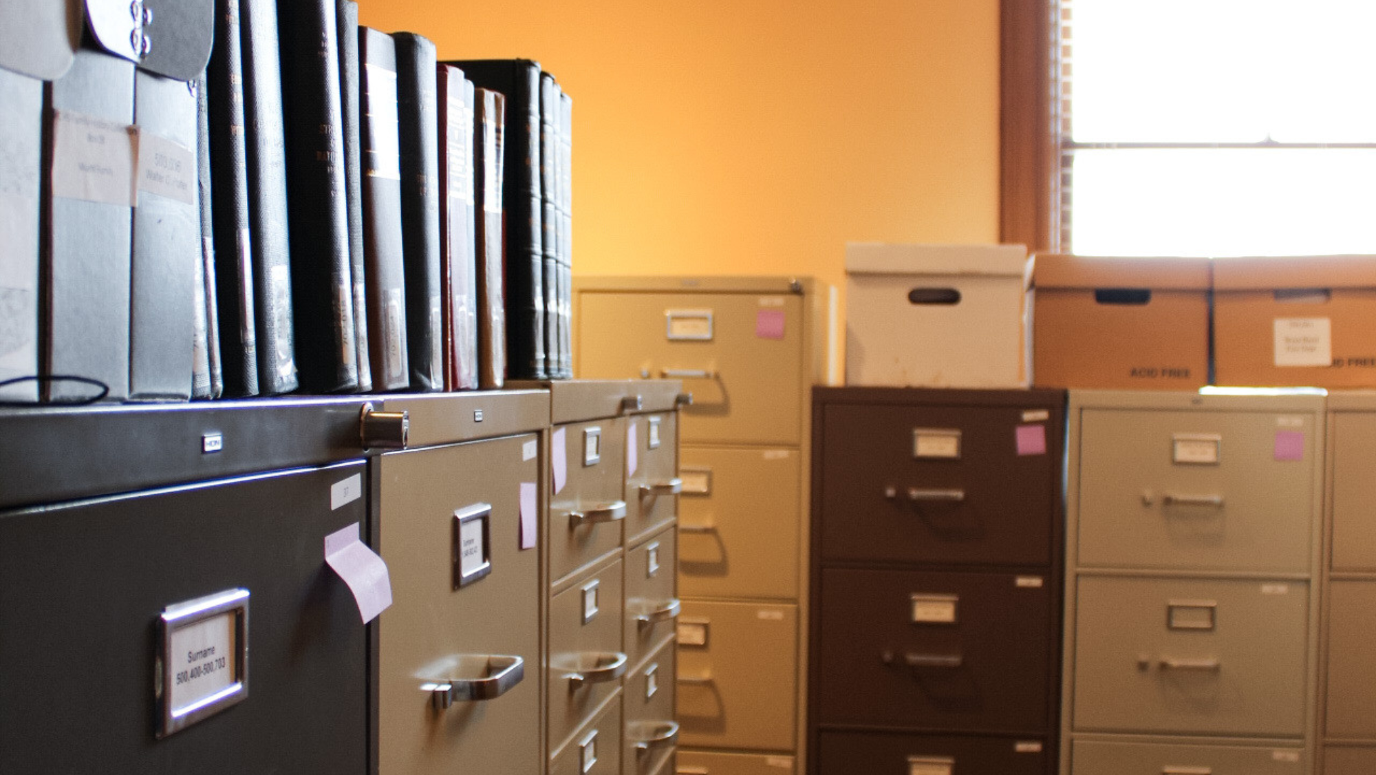 3 Trusted Methods for Storing Your Old Photos