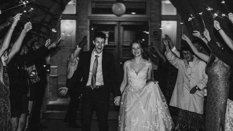 Historic Wedding Ceremony & Vow Exchange Venue in Hartford WI